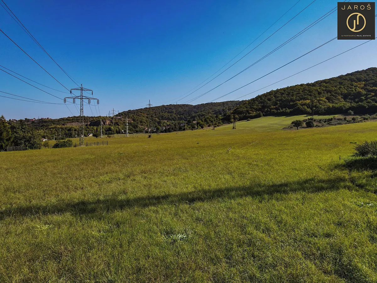 Prodej stavebního pozemku 2230 m²